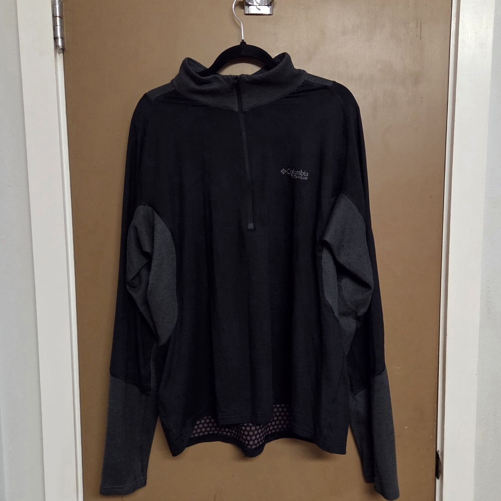 Columbia Black and Gray Titanium Pullover